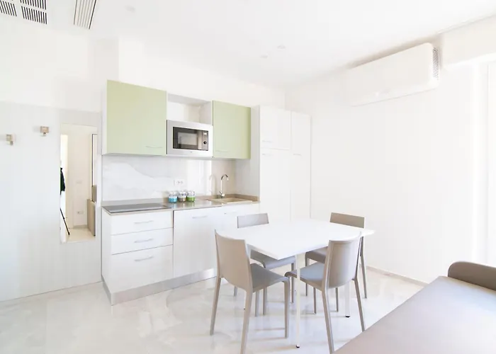 アパートホテル Flow-r 4*