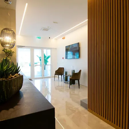 Aparthotel Flow-r 4*