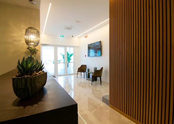 Aparthotel Flow-r 4*